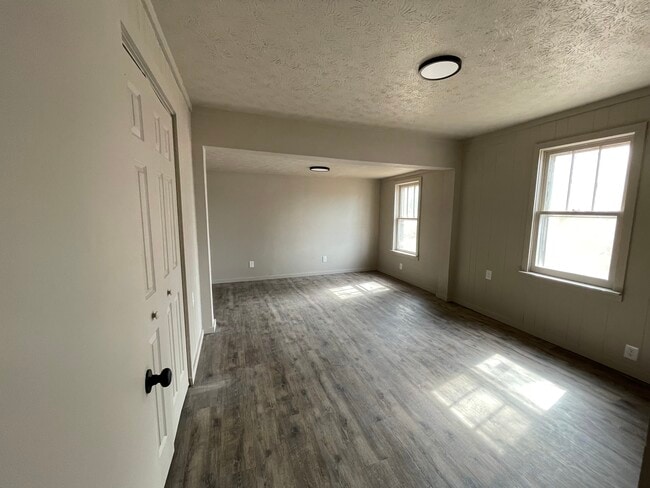 Building Photo - 802 E Church St