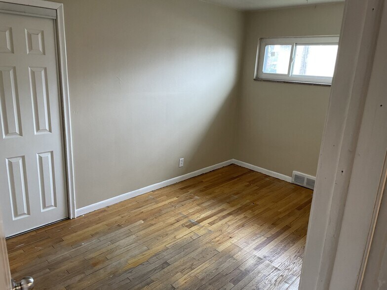 Building Photo - 22190 Cloverlawn St