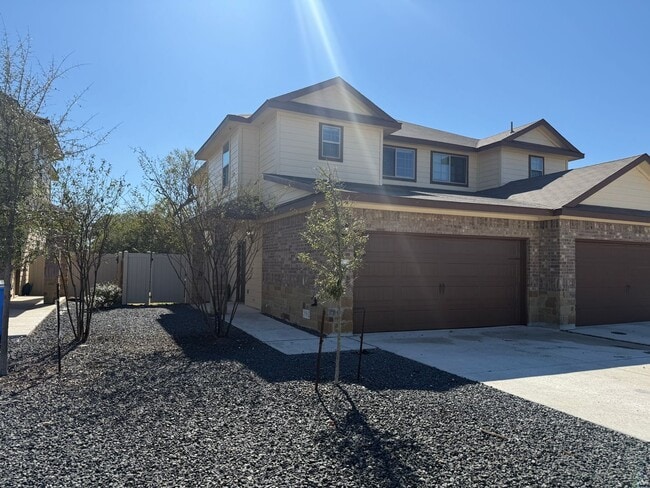 Building Photo - Beautiful Modern 3-Bed, 2-Bath Duplex with Private Yard & Spacious Layout