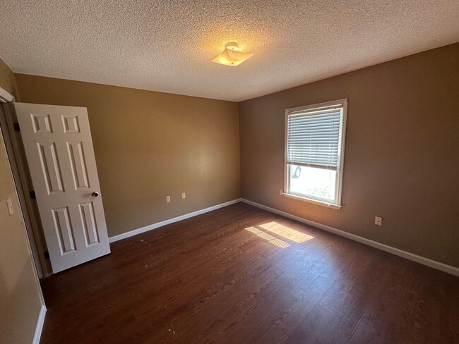 Building Photo - 140 Lanier Dr