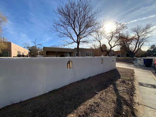 Building Photo - Luxury Single Story 3 Bedroom Home Availab...