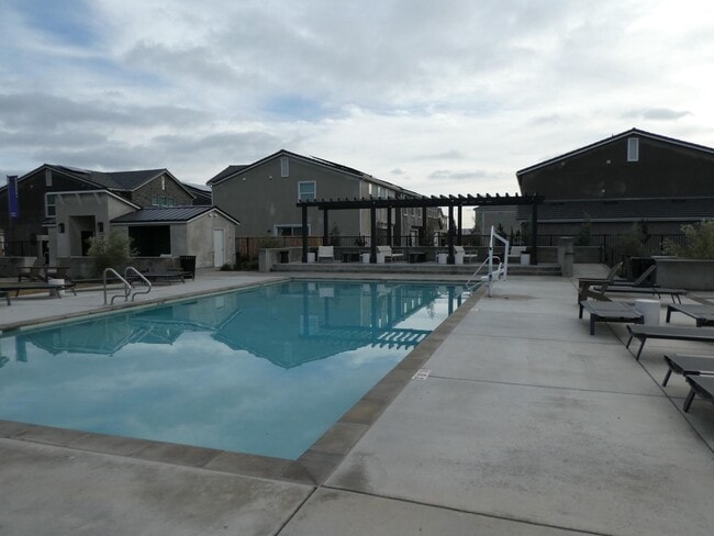 Building Photo - 2725 E Teaberry Dr