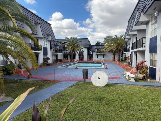 Building Photo - 8009 W 6th Ave