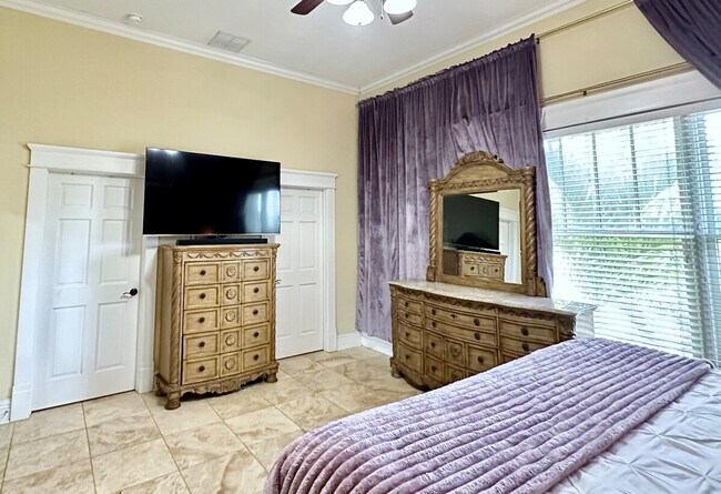 Building Photo - 507 S Willow Ave