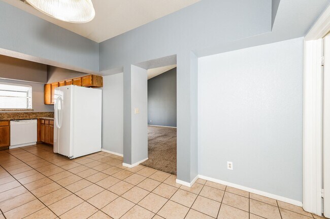 Building Photo - 1780 Yellowwood Dr
