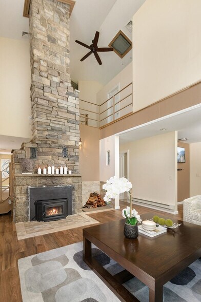 Building Photo - 338 Clove Rd