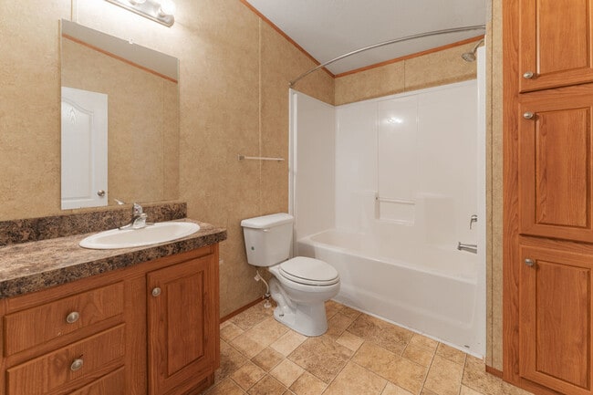 Building Photo - 202 Wild Flower Dr