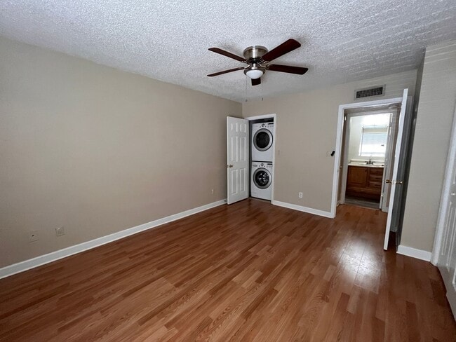Building Photo - 1 bed 1 bath upstairs condo in Altamonte S...