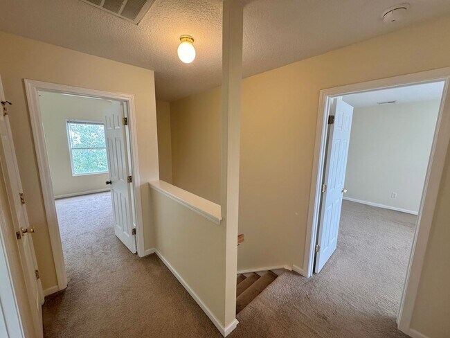 Building Photo - Statesville - 3 Bed / 2.5 Bath + Garage