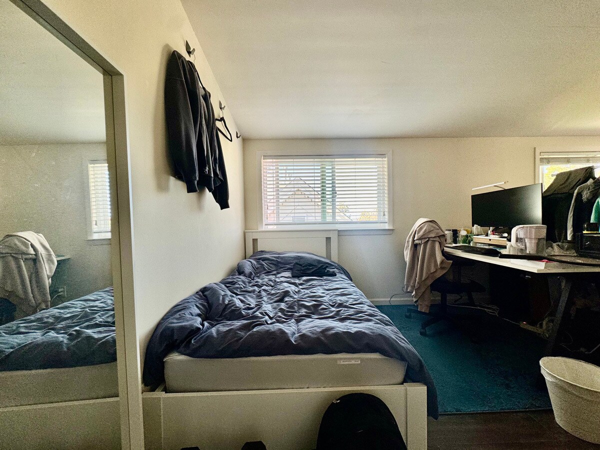 Building Photo - 2211 Haste St