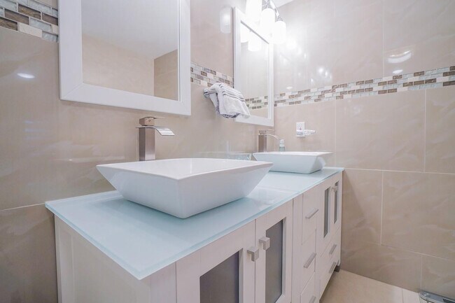 Building Photo - 3201 Portofino Point