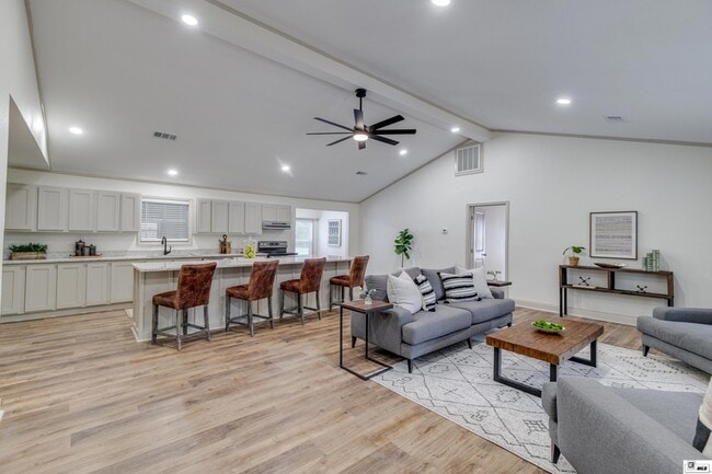 Building Photo - 281 Williams Rd