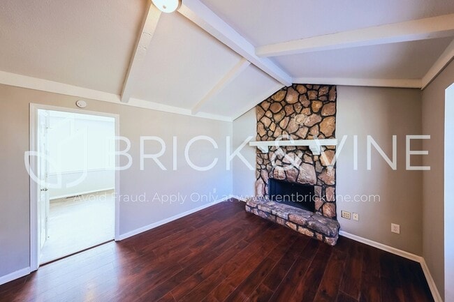 Building Photo - 3155 Sleepy Hollow Dr