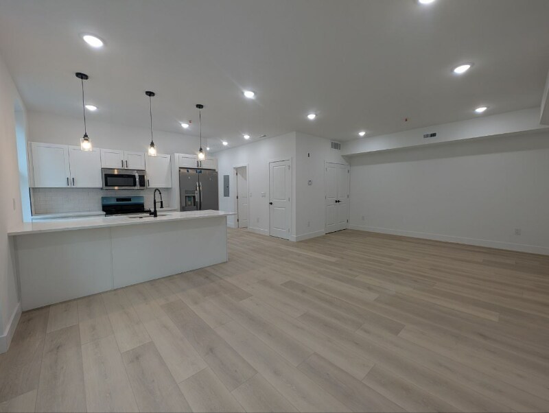 Building Photo - 835 N 63rd St