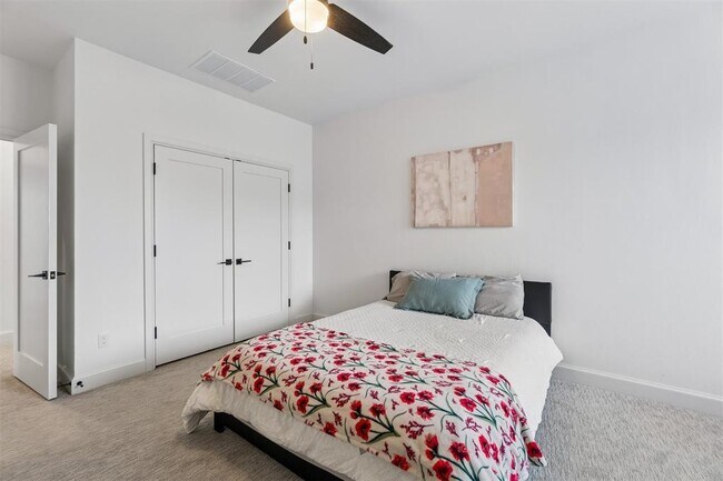 Building Photo - 2109 Wiregrass Dr