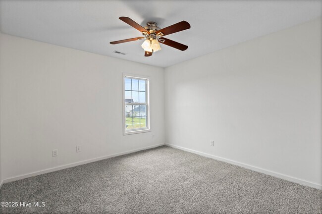 Building Photo - 207 Riverstone Ct