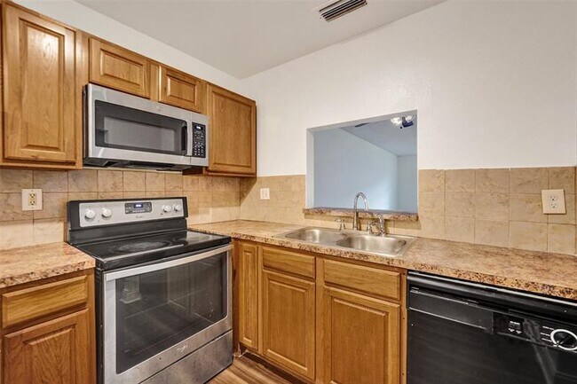 Building Photo - 2518 Riverside Dr