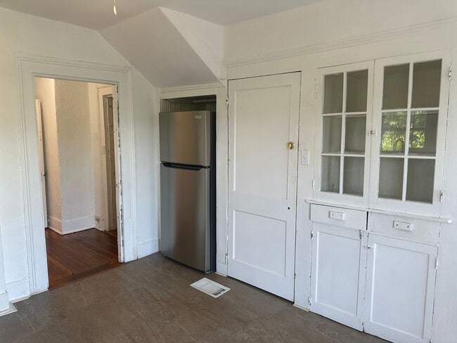 Building Photo - Charming 4 Bedroom House in Bedford