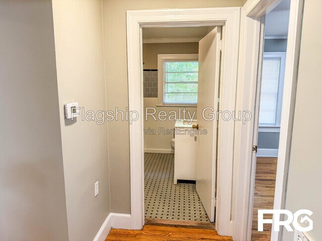 Building Photo - 613 Pittman St