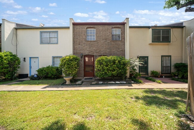 Primary Photo - 6427 Wurzbach Rd
