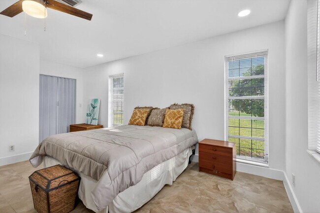 Building Photo - 5093 Privet Pl