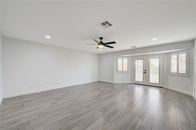 Building Photo - 3800 Beacon Point St