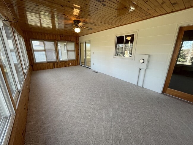 Building Photo - 1608 Mitchell Dr