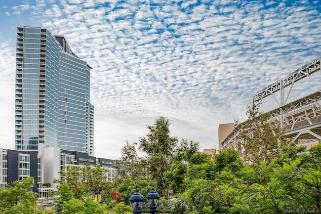 Building Photo - 253 Tenth Ave