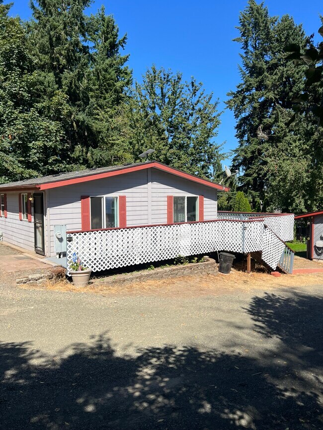 Building Photo - 2527 Oregon St E