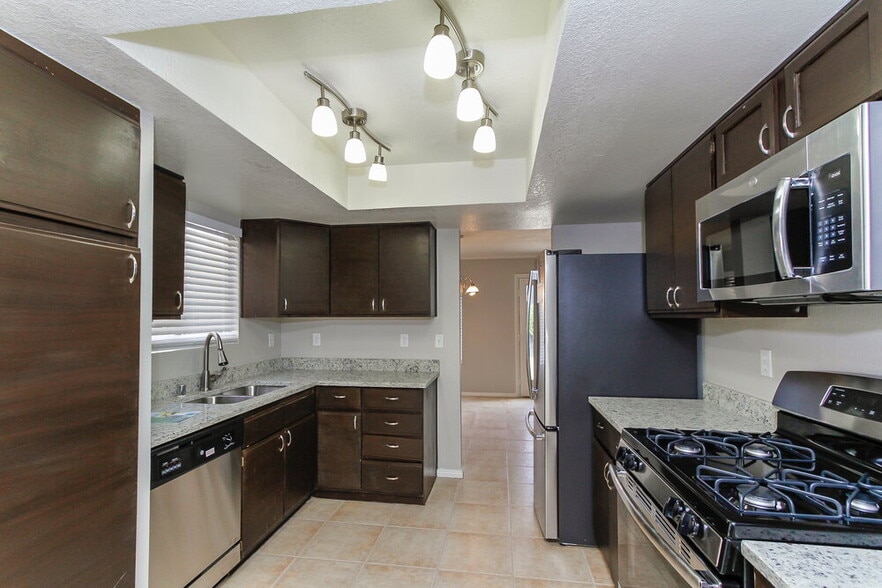 Building Photo - 857 Schooner Dr