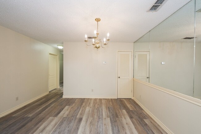 Building Photo - 607 Gale St
