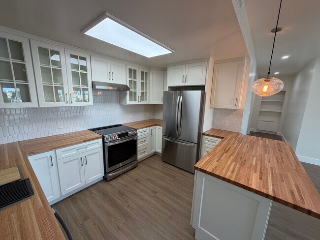 Building Photo - 3 Bed 2 Bath Apartment, New Construction In Cleveland Heights (With Garage)