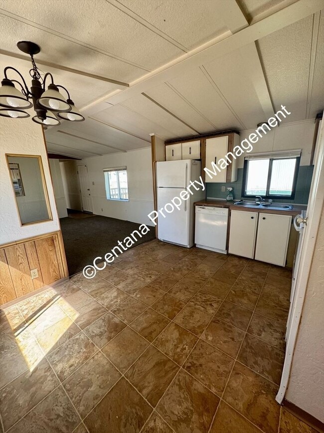 Building Photo - 3 Bedroom 2 Bath Home