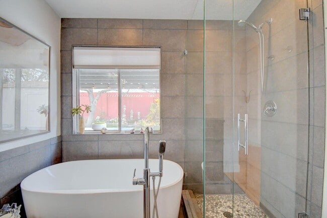 Building Photo - 11118 Jewel Cave Rd SE