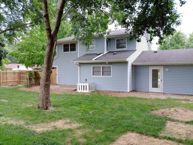 Building Photo - Charming 3 Bedroom, 2 Bath Single Family H...