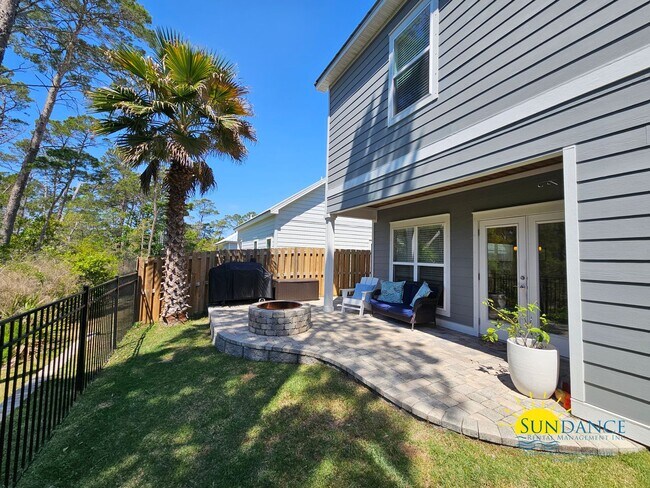 Building Photo - Live the Coastal Dream in Beachwood Estates, Stunning Long-Term Rental Available!
