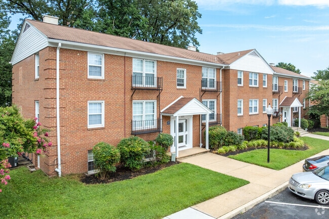 Building Photo - Aquahart Manor