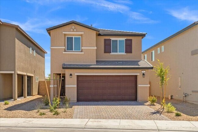 Building Photo - Modern 4-Bedroom Home with Turf Backyard in Gated Community