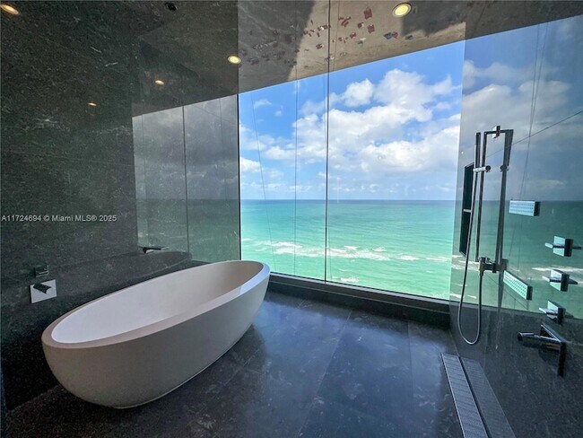 Building Photo - 17901 Collins Ave