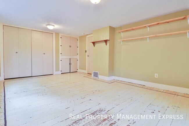 Building Photo - 47704 E 69th St