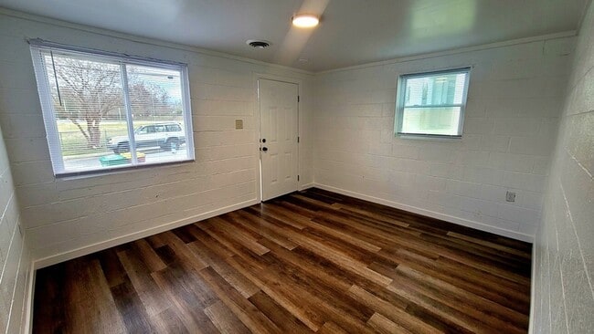 Building Photo - 118 N Old Church St