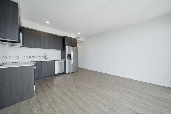 Building Photo - 2000 Biscayne Blvd