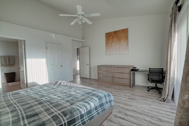 Building Photo - 16087 Bubbling Wells Rd