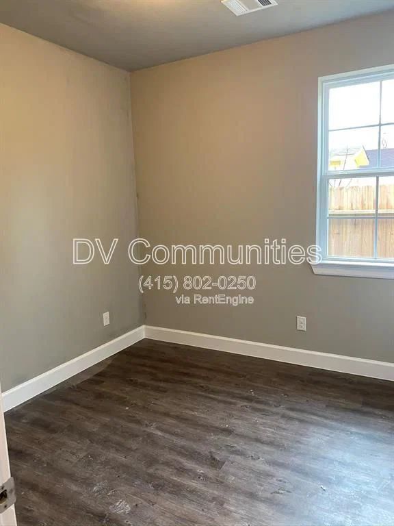 Building Photo - 1202 3rd St