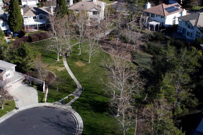 Building Photo - 166 Blackstone Dr