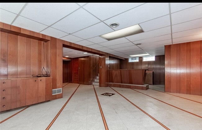 Building Photo - 418 E 274th St