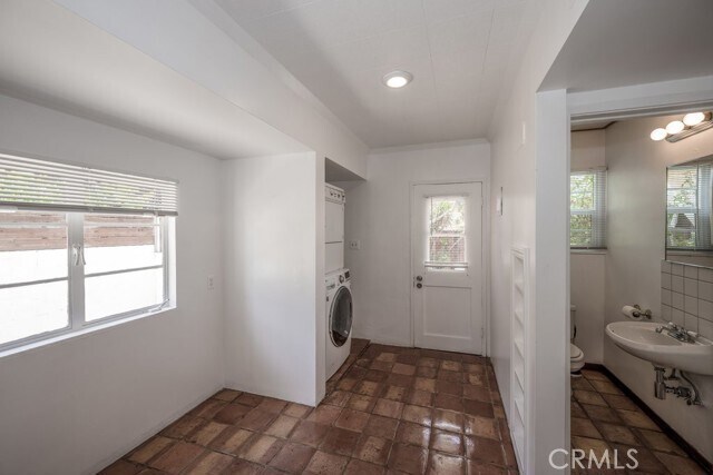 Building Photo - 6229 Agnes Ave