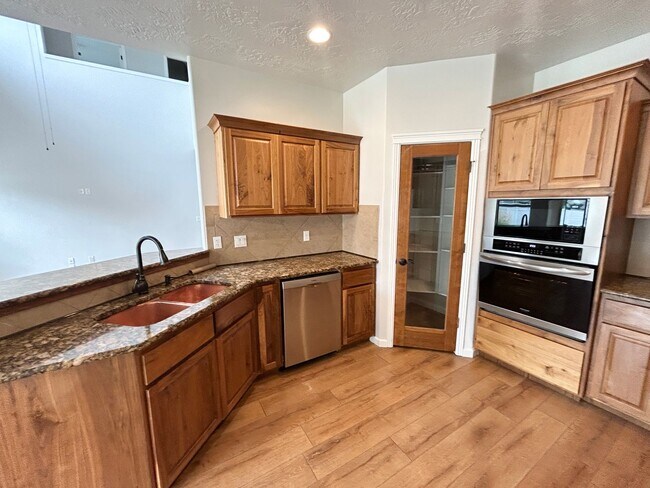 Building Photo - Spacious Saddlebrook Home with Bonus Room, Office & No Rear Neighbors