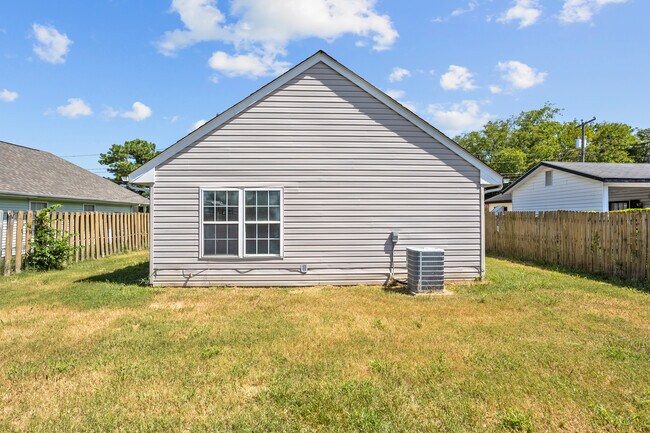 Building Photo - 2206 Berkley Ave