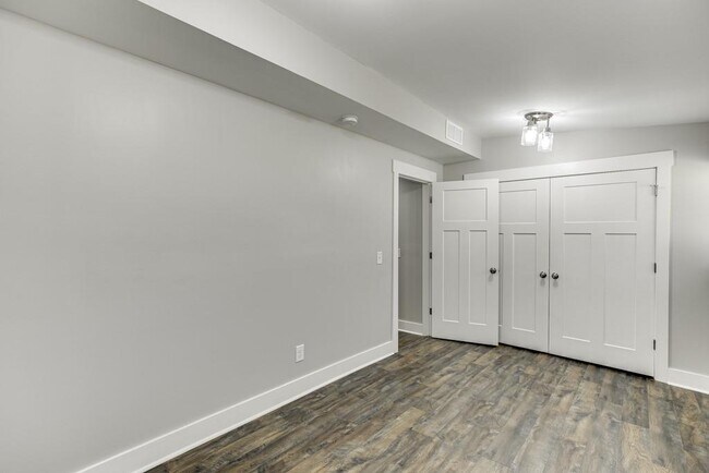 Building Photo - 4615 S Lee St